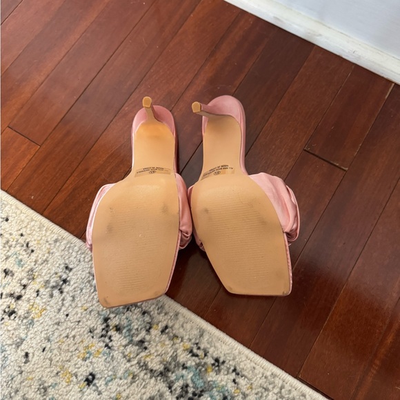 Pink heels, barely worn, size 8.5 - Picture 3 of 3